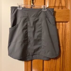 Patagonia women’s tech skort, small, gray